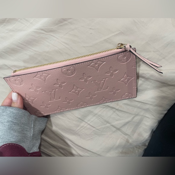 Louise Vuitton Zipped Pocket - Picture 7 of 10